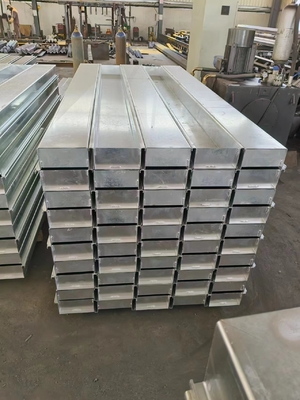 Panjang 1000-4000mm Cetakan dinding pendukung beton untuk konstruksi infrastruktur kereta api