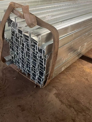 Galvanized I Beam Pertahanan Dinding Kualitas yang tak tertandingi Untuk Berbagai Lanskap Di Konstruksi Luar Negeri