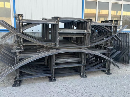 Hot Dip Galvanized Steel Struktur Platform Mendukung Kabinet Listrik Di Bawah Menara Angin
