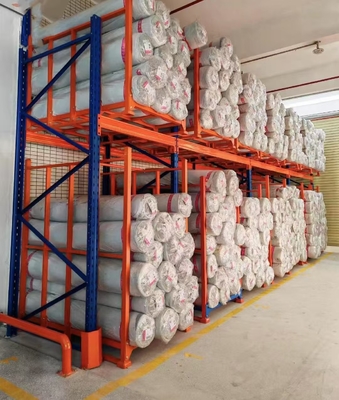 Operasi gudang yang efisien Sistem rak palet ganda dengan perakitan yang diperlukan dan rak baja