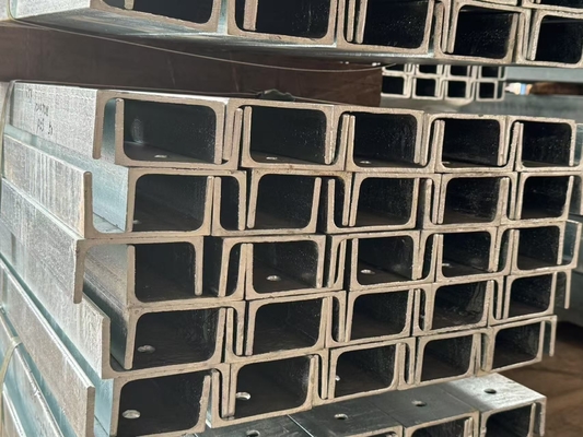 Hot Rolled Channel Steel Heavy Duty Structural Channels Stabilitas Tinggi Tahan Korosi Untuk Membangun Jembatan Dan Penggunaan Industri
